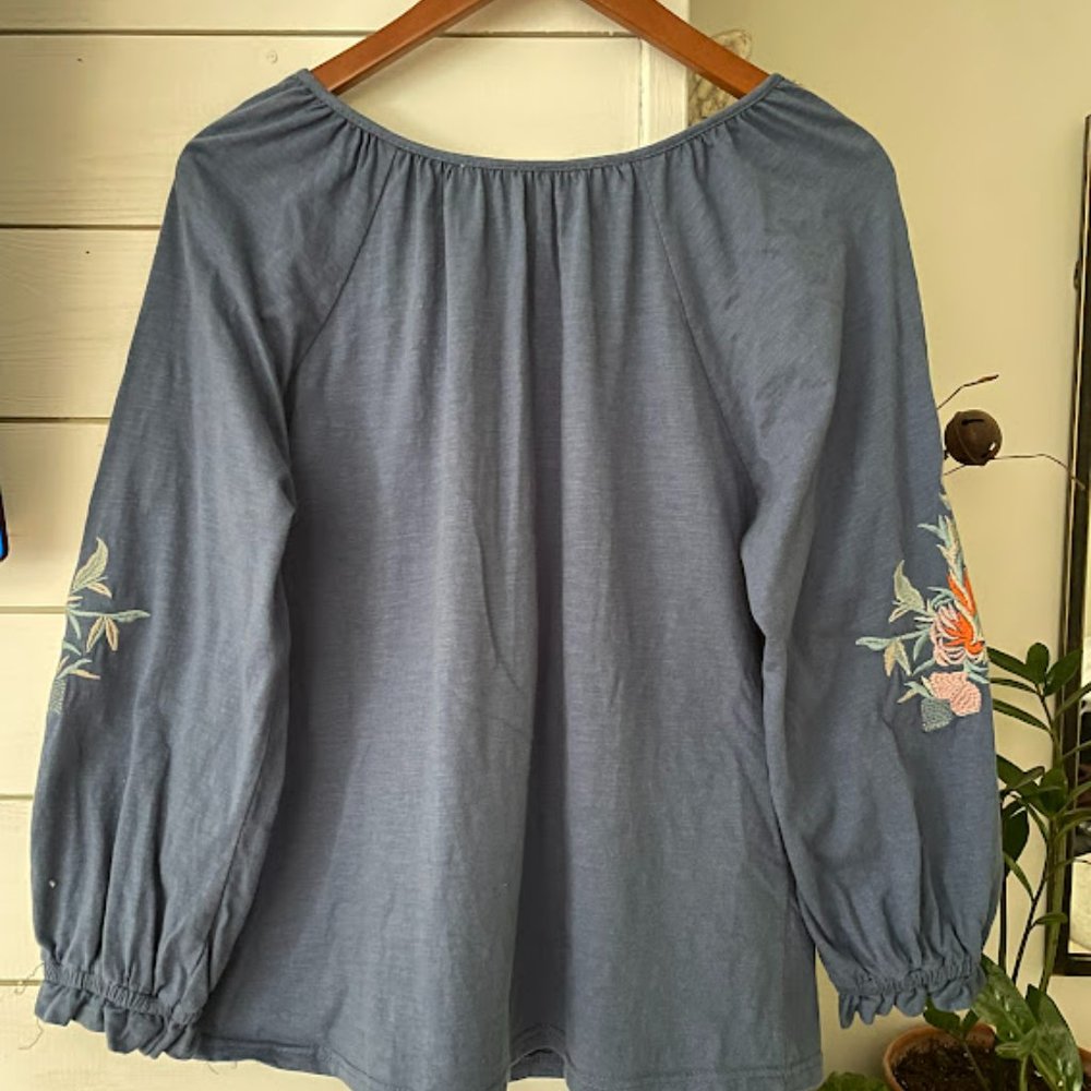 Solitaire Embroidered Balloon Sleeve Blouse - Picture 2 of 9
